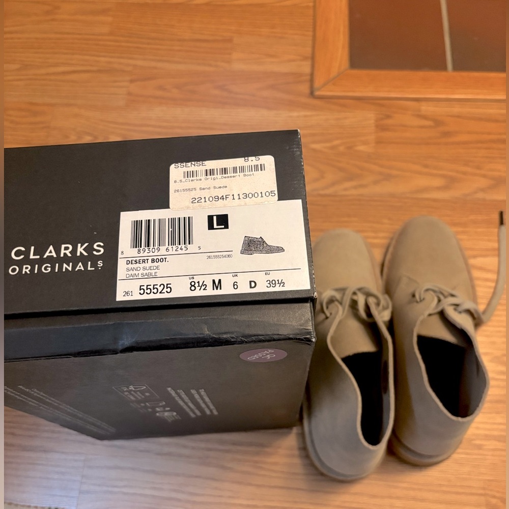 Clark’s Original Dessert Boots 8.5 Sand Suede